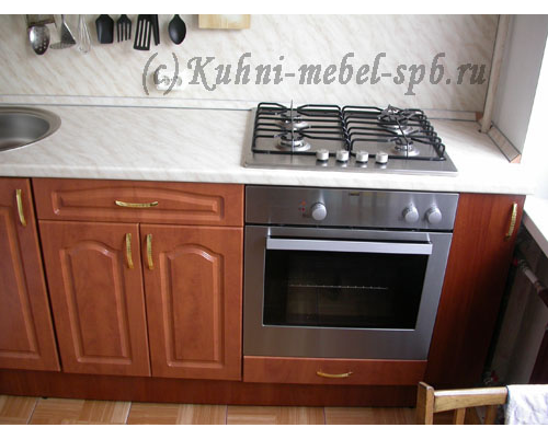 Кухня: Вишня класска мдф, фото вытяжки и варочной газовой поверхности