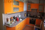 Оранжевая кухня мдф в модерн стиле с фурнитурой Blum